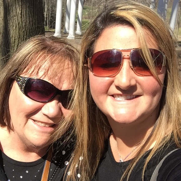 Meet your Posher, Emily - Picture 7 of 8